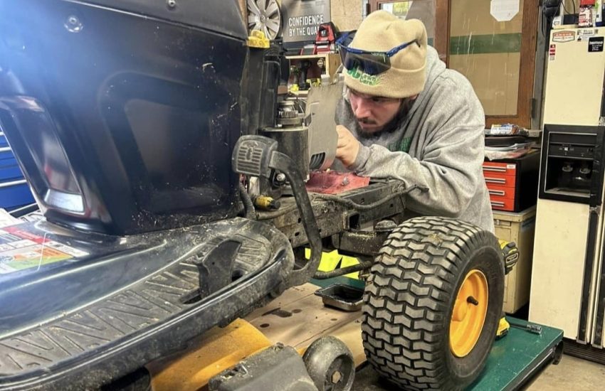 Lawn Mower Repair in Racine lawn mower repair in racine, lawn mower maintenance in racine, skid steer repair in racine